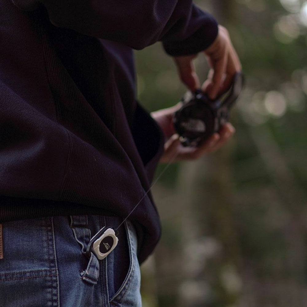 拡張性の高いスリット入りループのマグネット内蔵型コードリールギアホルダー /  GRAVITY MAG REEL SQR. LITE